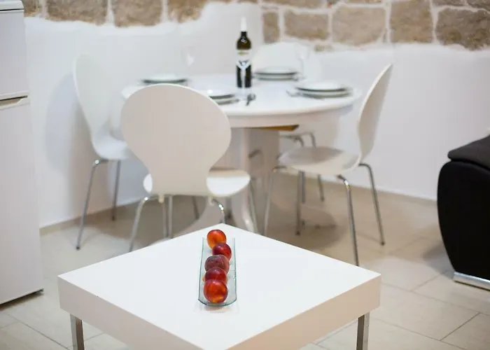 Karmen's Two 公寓 *